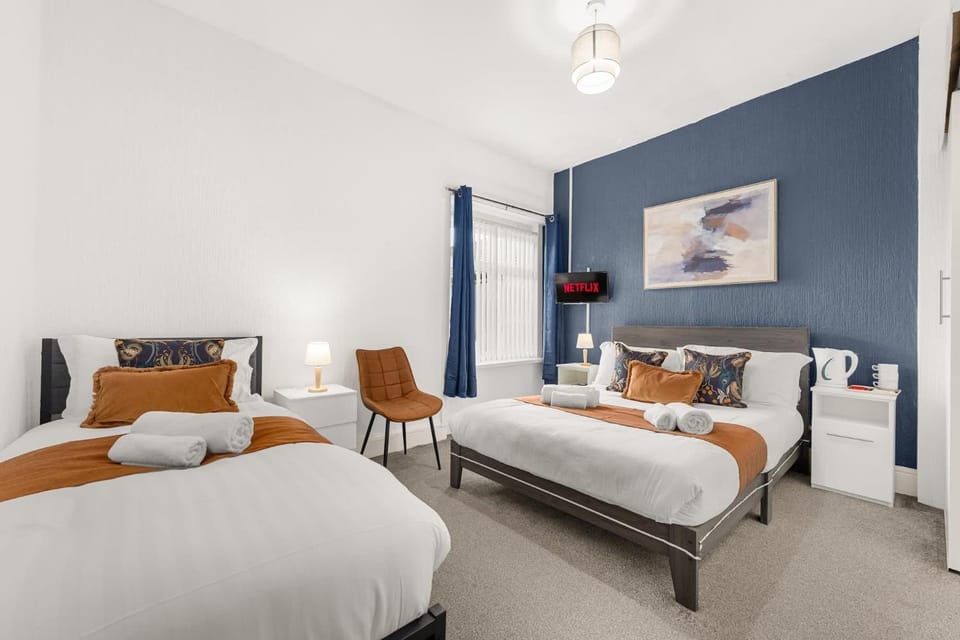 Bed, Photo of the whole room, Bedroom