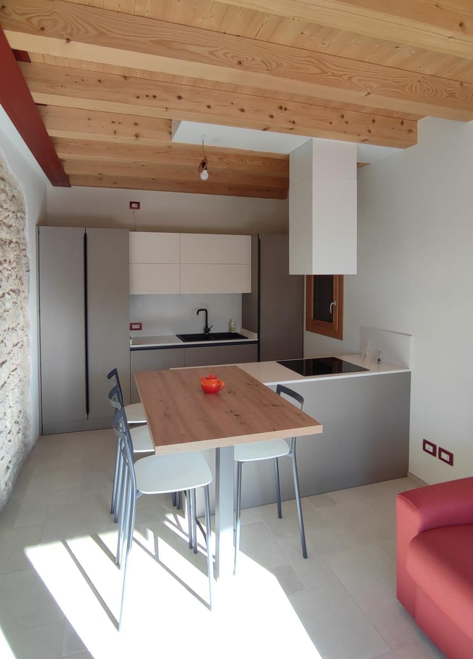 Kitchen or kitchenette, Living room, Seating area, Dining area, stove