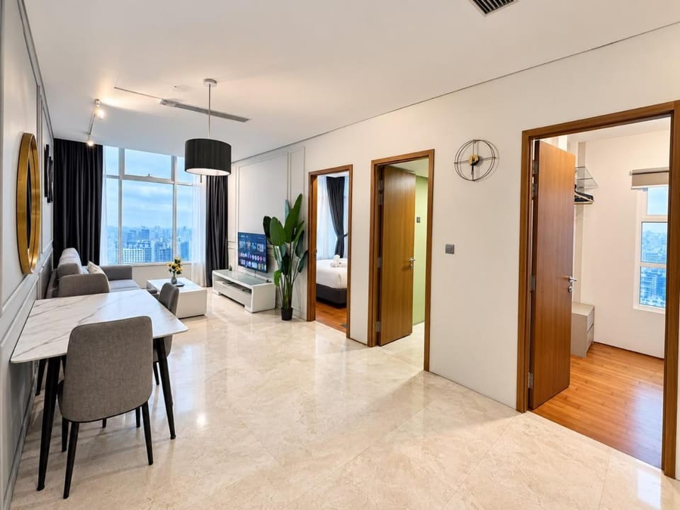 Communal lounge/ TV room, Bed, TV and multimedia, Kitchen or kitchenette, Living room, Photo of the whole room, Seating area, Dining area, Evening entertainment, Bedroom, fireplace, air conditioner