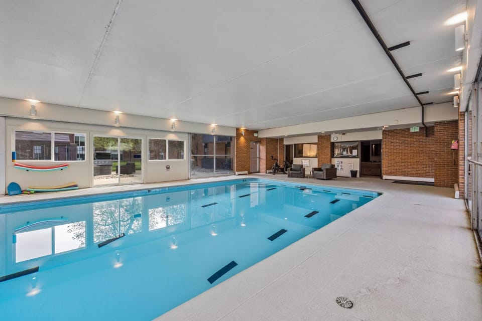 Day, Swimming pool