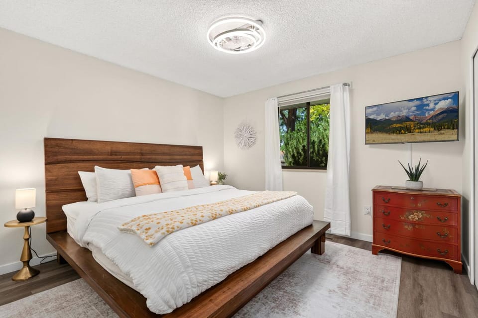 Bed, View (from property/room), Bedroom, furniture, wardrobe
