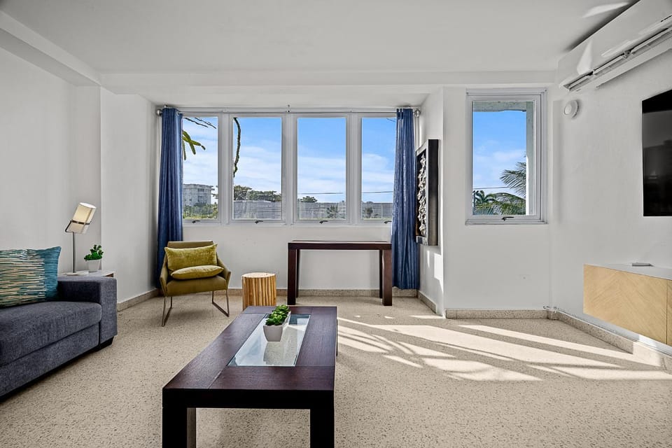 Communal lounge/ TV room, TV and multimedia, Living room, Seating area, Evening entertainment