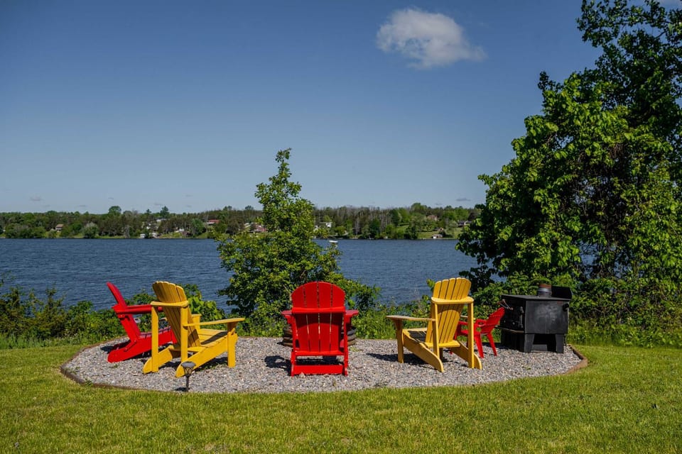 Hay Bay Hytte - Waterfront Cottage House in Greater Napanee
