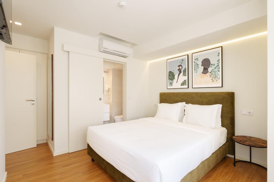 Bed, Bedroom, air conditioner