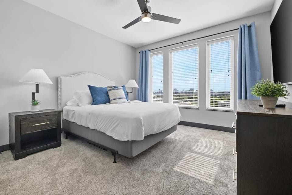 City View Getaway 2BR Near Broadway & Gulch Apartment in Nashville