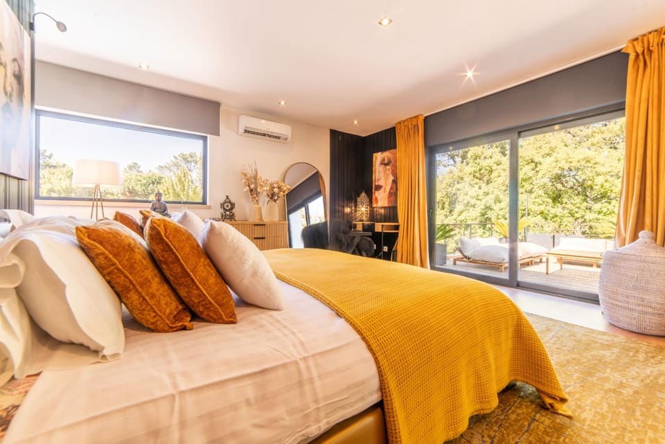 Bed, Bedroom