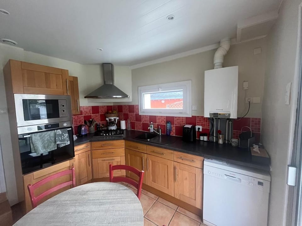 Le Mans 24 Hours Comfortable House for 6 Guests with Private Parking House in Le Mans