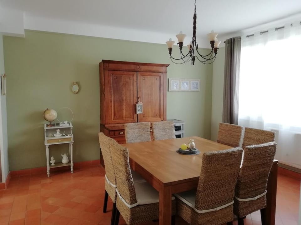 Le Mans 24 Hours Comfortable House for 6 Guests with Private Parking House in Le Mans