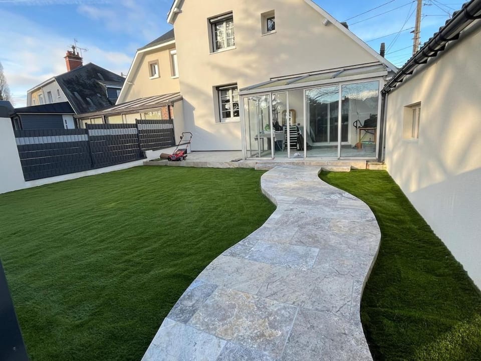 Le Mans 24 Hours Comfortable House for 6 Guests with Private Parking House in Le Mans
