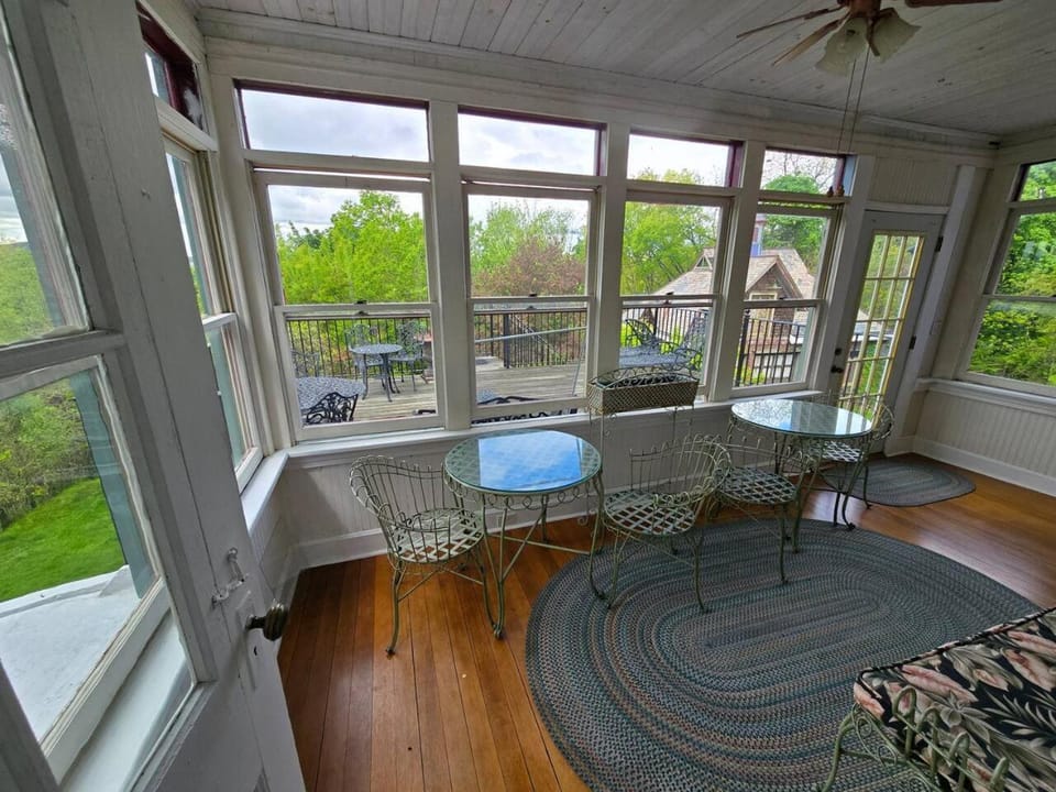 Botsford Briar Magnolia Room with in-room bath House in Beacon