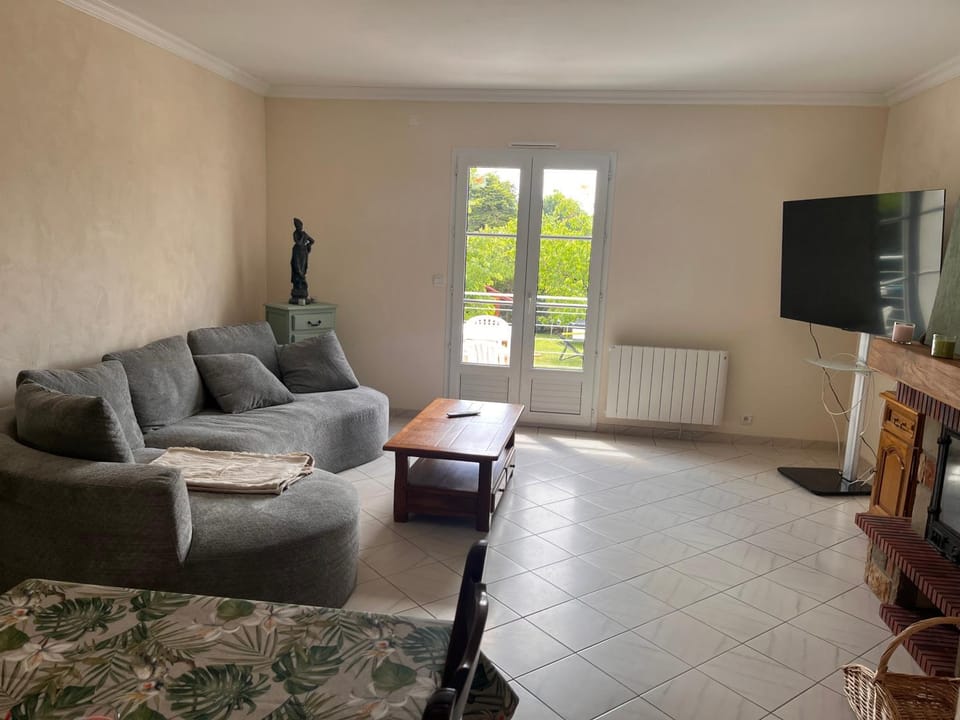 TV and multimedia, Seating area