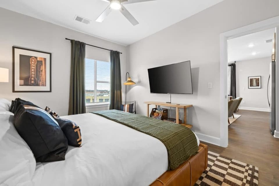 Modern 2BR w 2 King Beds Near Broadway Apartment in The Gulch