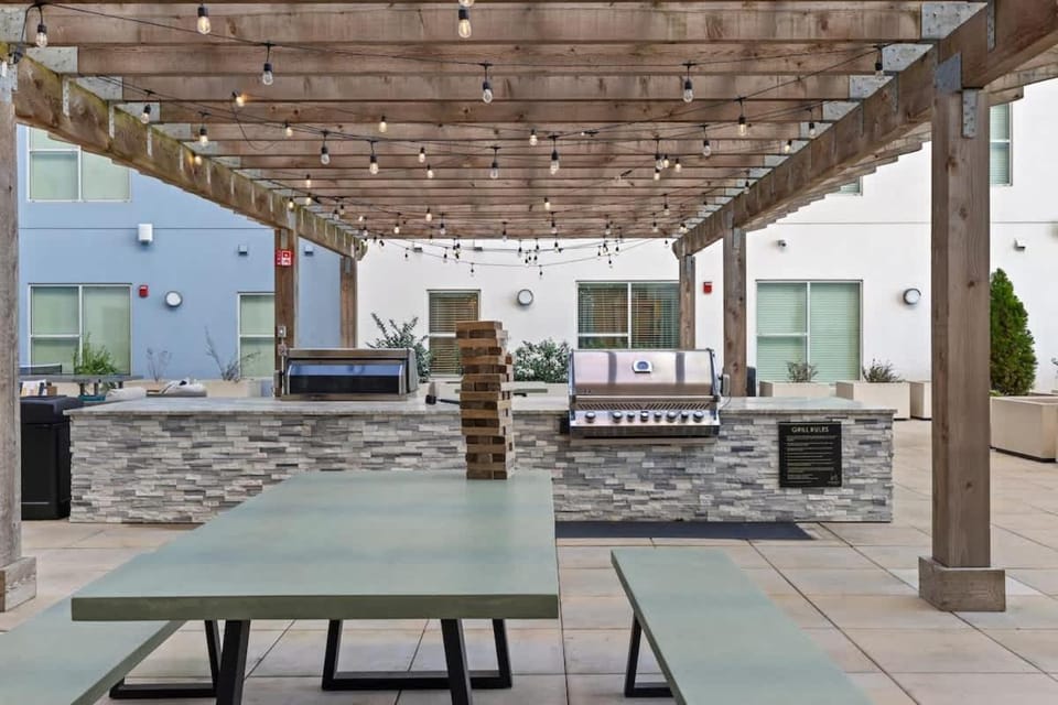 Modern 2BR w 2 King Beds Near Broadway Apartment in The Gulch