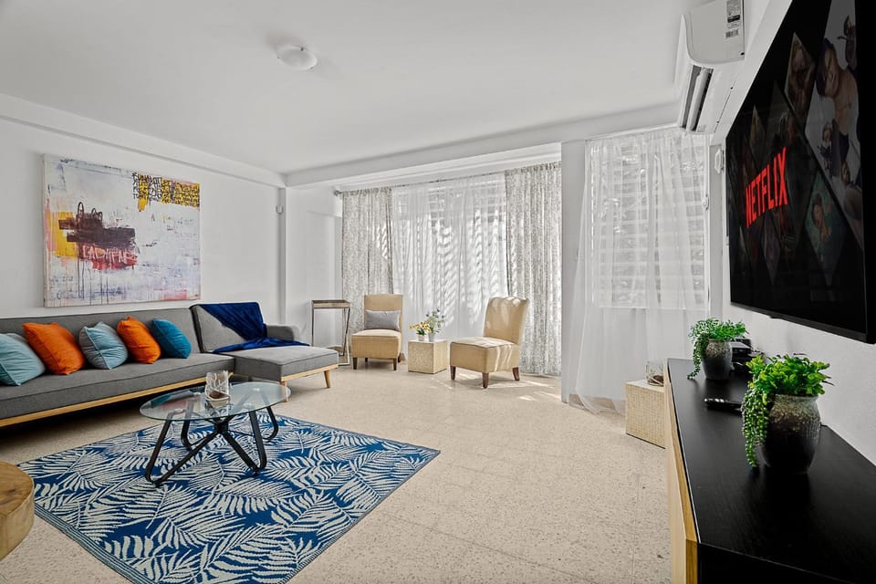 Communal lounge/ TV room, TV and multimedia, Living room, Evening entertainment