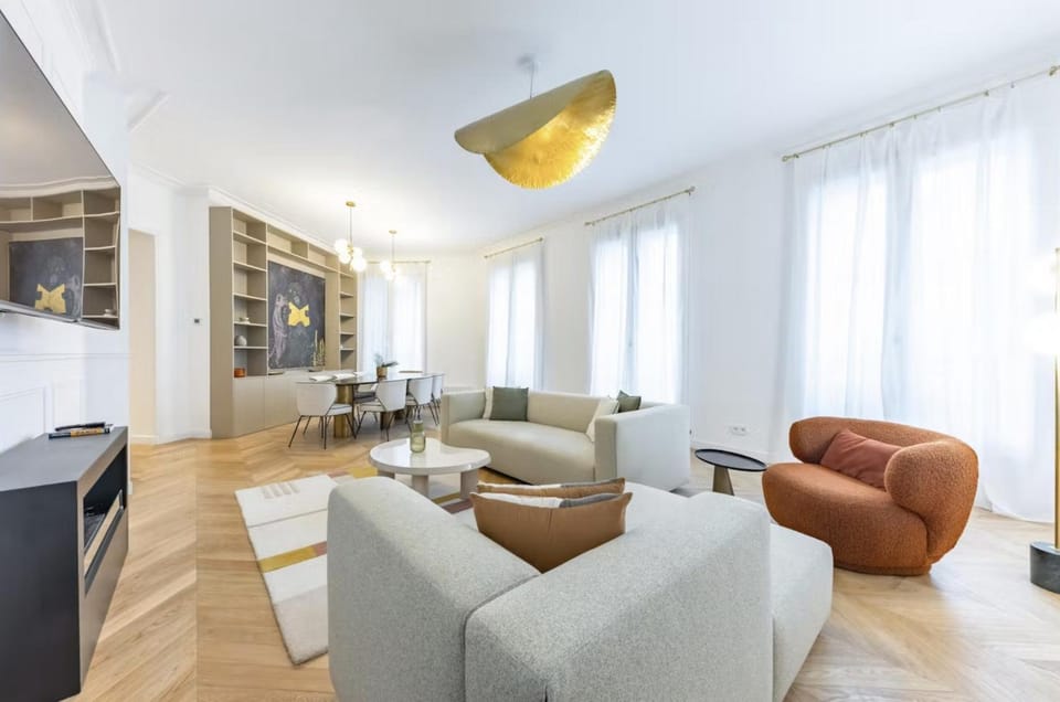 TV and multimedia, Kitchen or kitchenette, Living room, Seating area