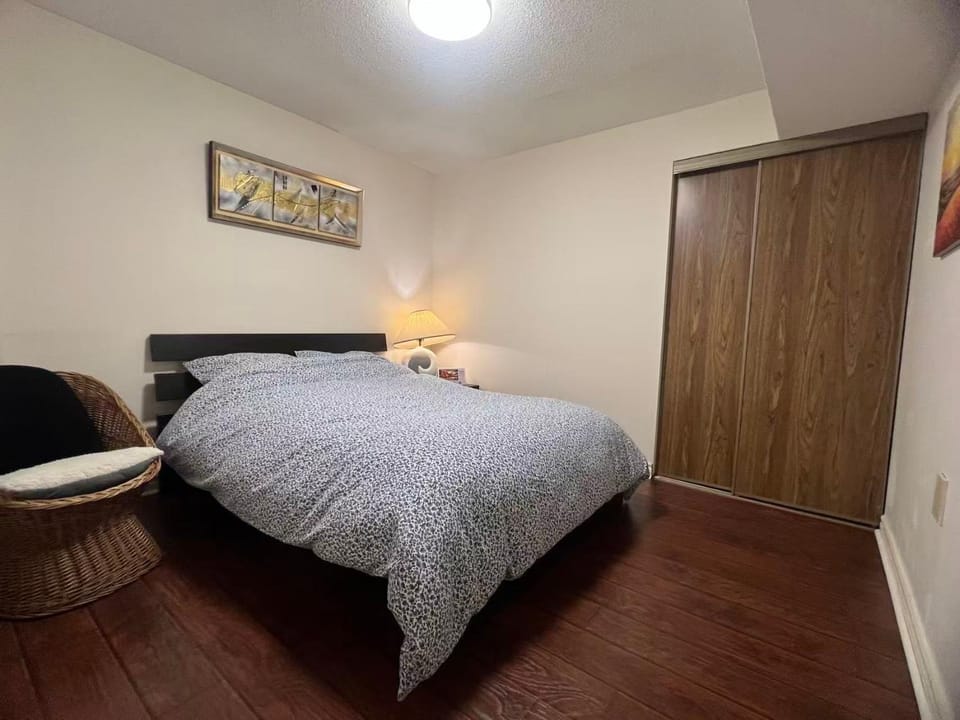 Cozy Family Suite, entire place with two beds, pravite washroom and kitchen Vacation rental in Markham