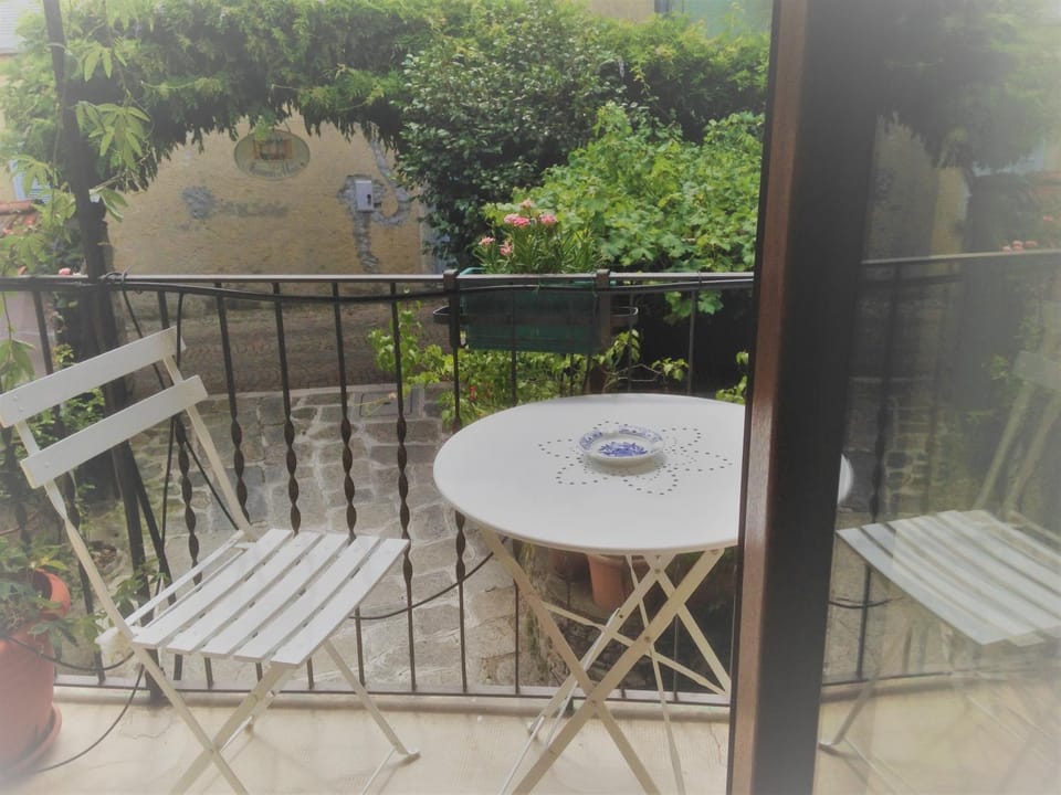 Balcony/Terrace, Inner courtyard view