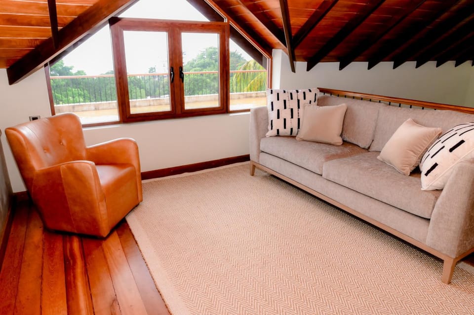 Seating area, Internal: Not applicable to any particular room