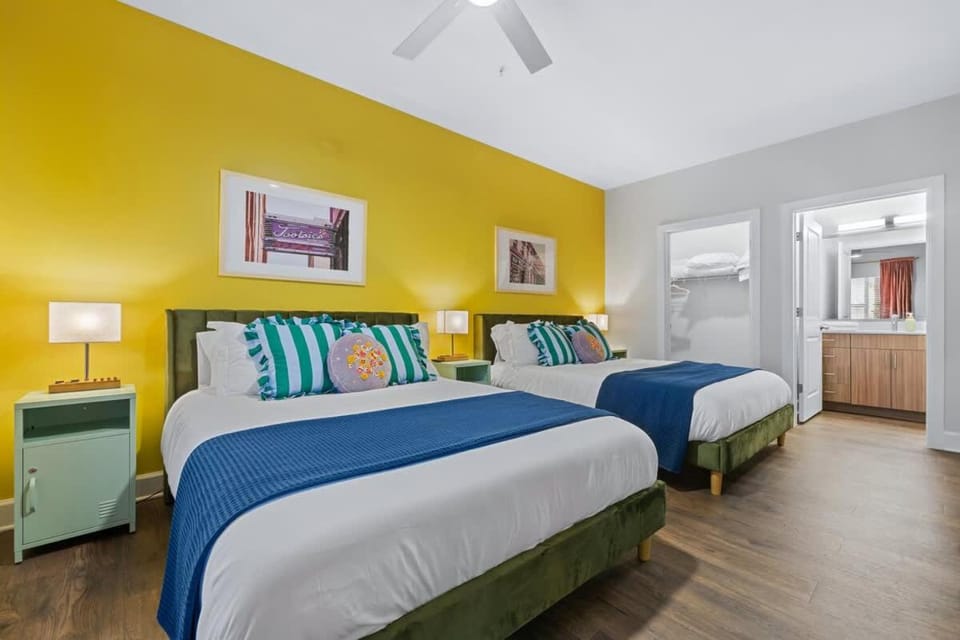 2BR w Glam Station & Karaoke Near Broadway Apartment in The Gulch