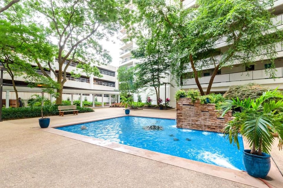 Convenient & breezy condo with balcony pools tennis sauna & gym House in Ocean City