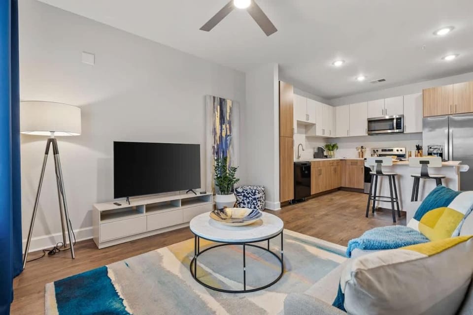 Spacious 2BR N Gulch Walk to Broadway & Rooftops Apartment in The Gulch