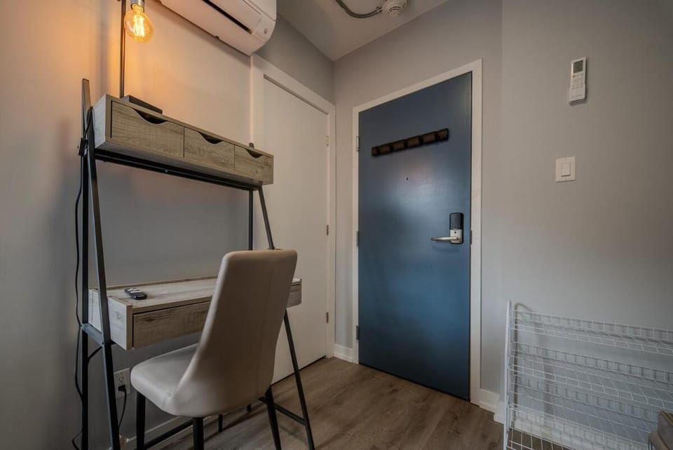 Cozy Downtown Studio 5 min to U of Ottawa Apartment in Gatineau