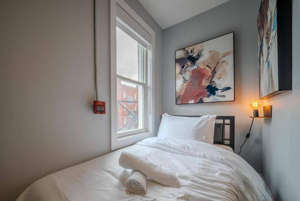 Cozy Downtown Studio 5 min to U of Ottawa Apartment in Gatineau