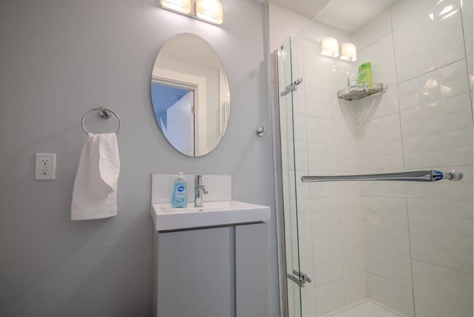 Cozy Downtown Studio 5 min to U of Ottawa Apartment in Gatineau