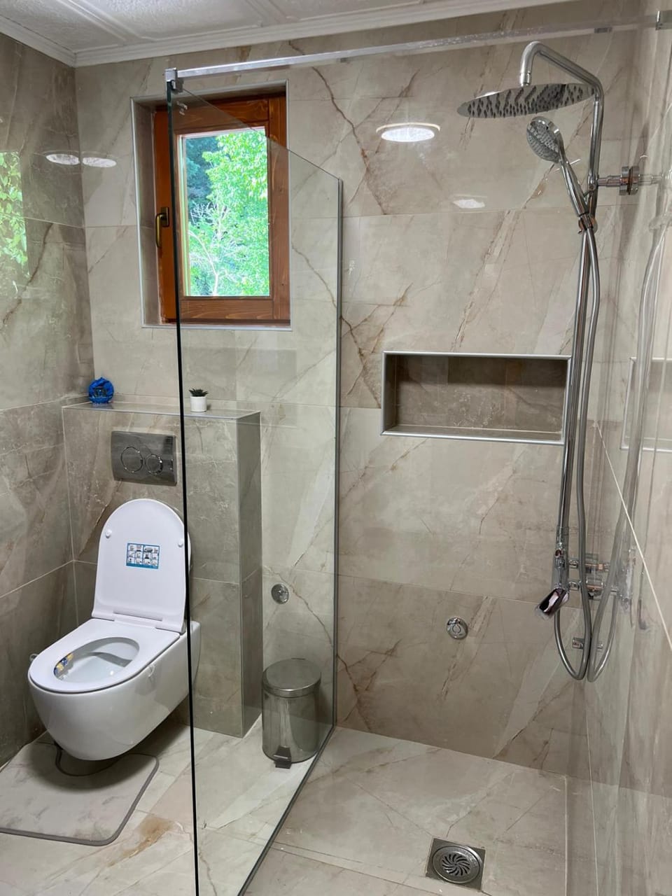 Brvnarica na reci House in Serbia