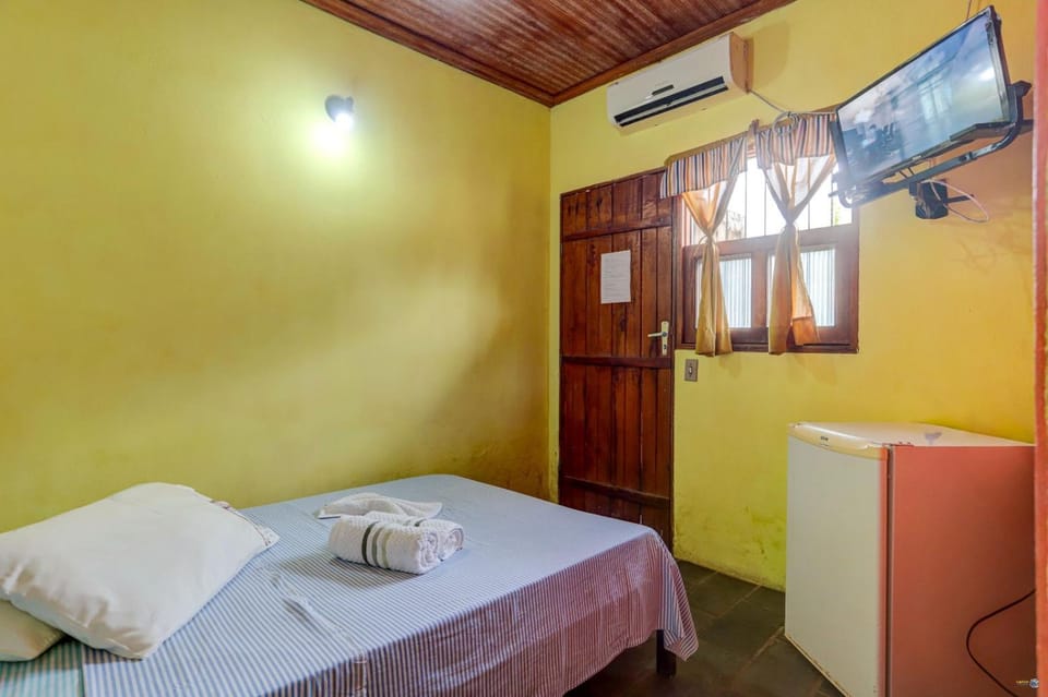 Bed, TV and multimedia, Photo of the whole room, Bedroom, towels, air conditioner