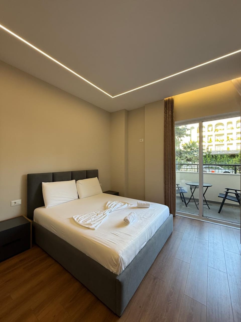 Bed, Living room, Photo of the whole room, Seating area, Bedroom, towels