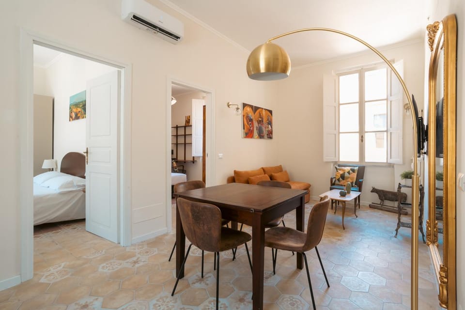 TV and multimedia, Living room, Dining area
