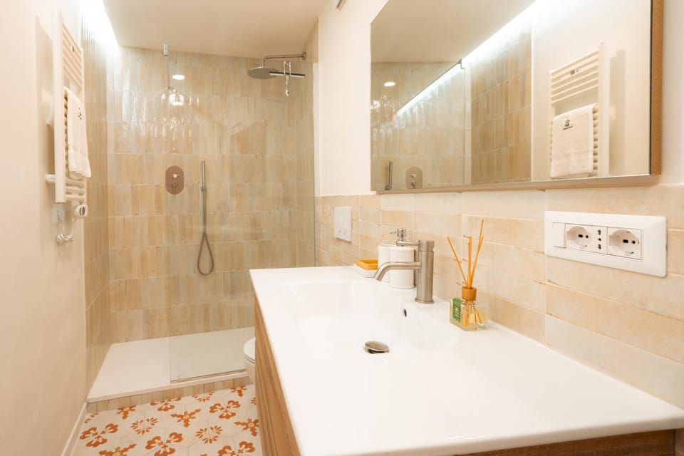 Shower, Bathroom, towels