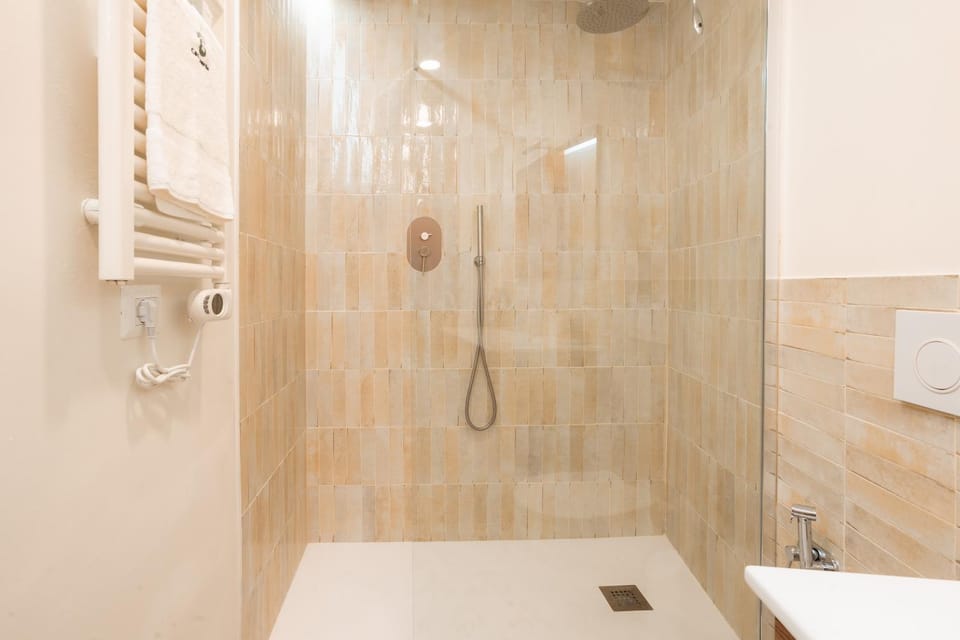 Bathroom, towels