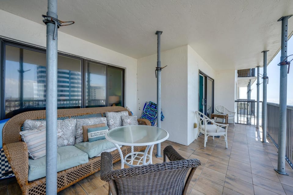Sun, Sand, Poolside Vibes! Daytona Shores Retreat House in South Daytona