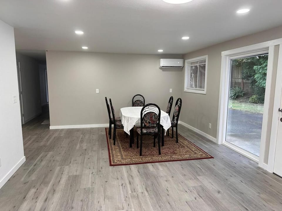 Remodeled 5BR I 5Bed I Marble Baths I Near SeaTac Airport House in SeaTac