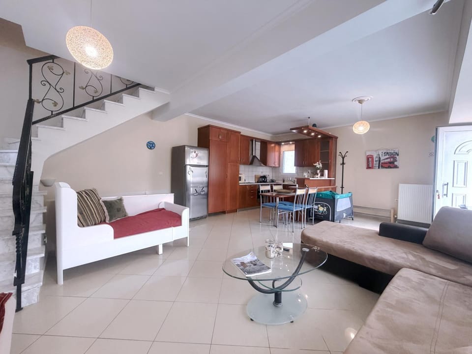 Kitchen or kitchenette, Living room