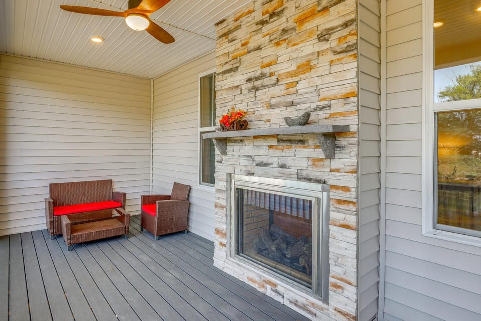 5 Mi to Bethany Beach! Group Escape w/ Pool Access House in Sussex County