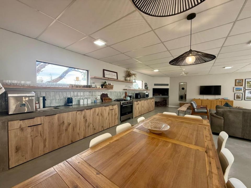 Kitchen or kitchenette, kitchen