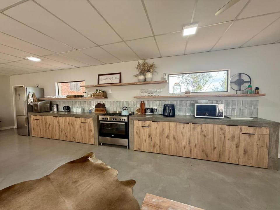 Kitchen or kitchenette, kitchen