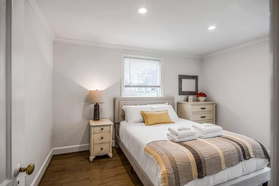 Charming Spacious Home - 10 mins to Downtown House in Berry Hill