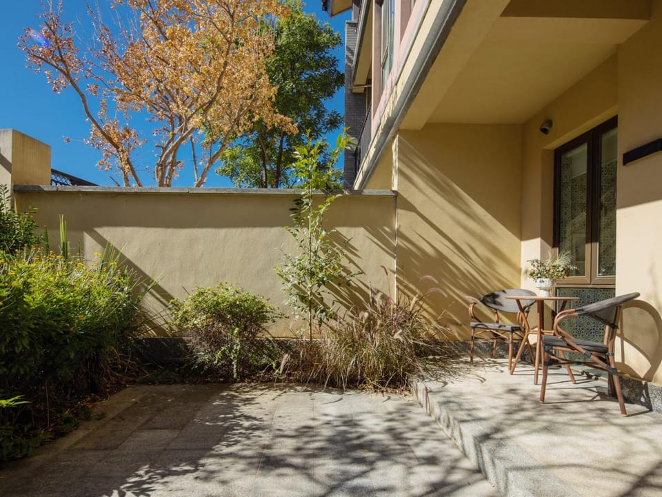 Property building, Patio, Spring, Day, Garden, View (from property/room), Balcony/Terrace, Garden view