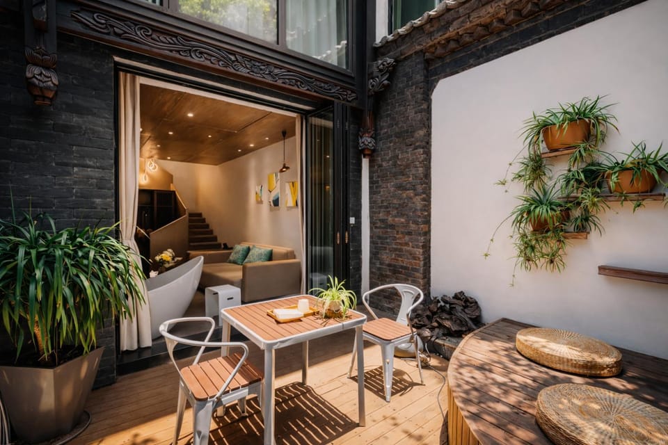 Patio, Day, Garden, Living room, Seating area, Dining area, Garden view