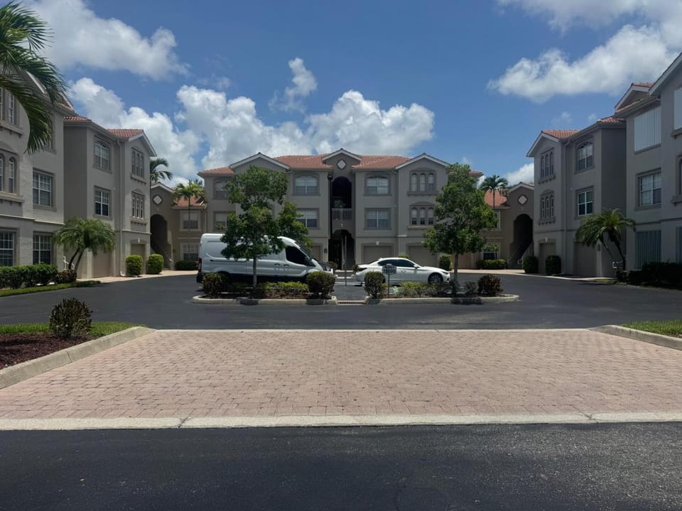 Fort Myers Lakeside Retreat Pool, Hot Tub & Beaches Apartment in Iona