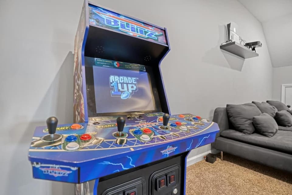 Lux Entertainment Home-The OMEGA House in Clarksville