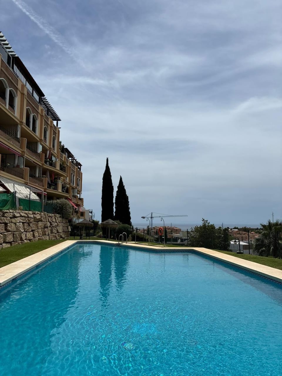 A spacious apartment with an ocean view Apartment in Sitio de Calahonda