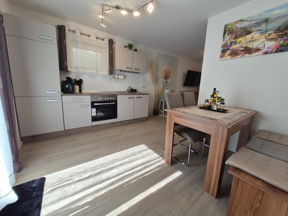 Kitchen or kitchenette, Dining area, kitchen
