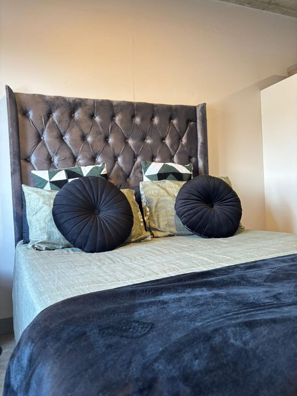 Quiet Urban Studio in the Heart of Maboneng Fast WiFi Apartment in Johannesburg