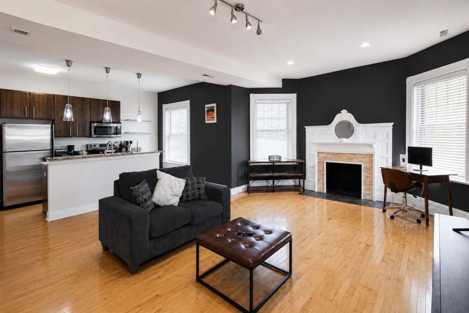 Pet-Friendly 1BR Opposite SSM SLU Hospital with Parking Apartment in Saint Louis