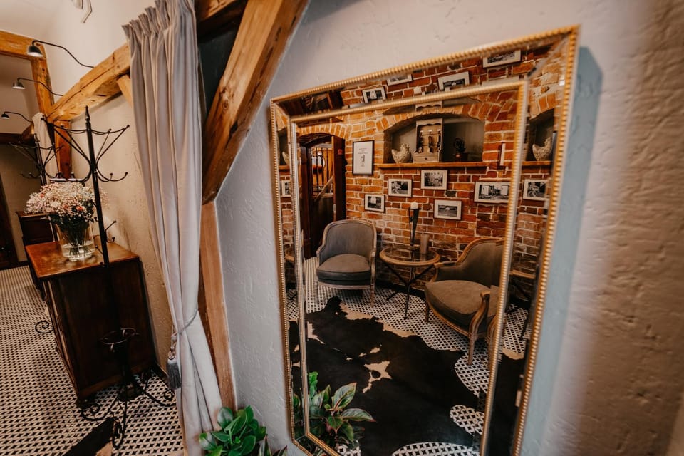 Seating area, Internal: Not applicable to any particular room